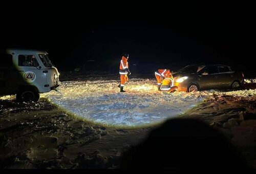 Аврагчид 288 машиныг татан гаргаж, төөрсөн 4 иргэнийг эсэн мэнд олжээ